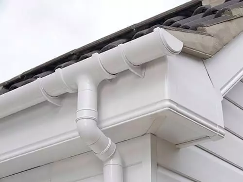 Монтаж водосточной системы из пластика в Минске и области