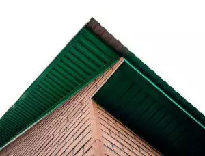 Подшивка свесов крыши профлистом