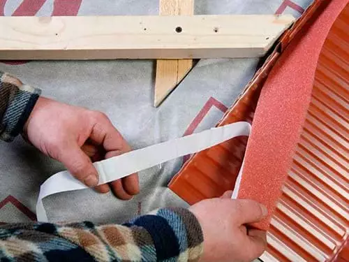 универсальный уплотнитель для кровли