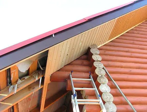 Подшивка свесов крыши
